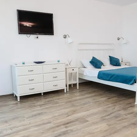 Vecini Cu Marea קוסטינסטי